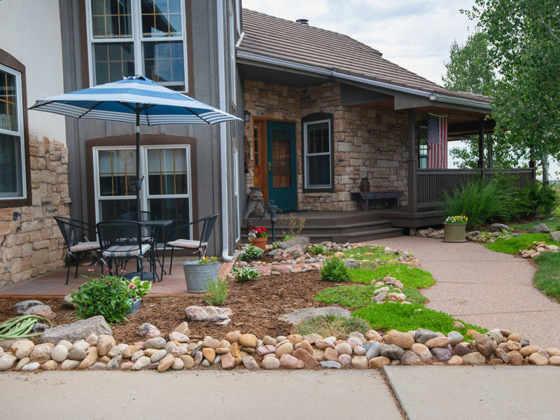 LOW MAINTENANCE GARDEN AREA FOR MORNING COFFEE